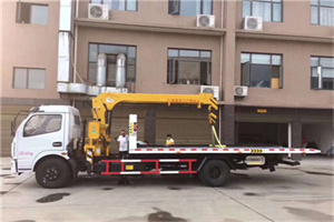 南京东路附近汽车轮胎更换